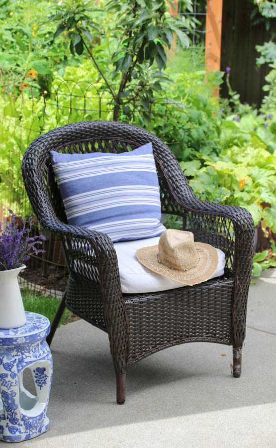 Outdoor wicker chair with Ikea cushion - Saw Nail and Paint