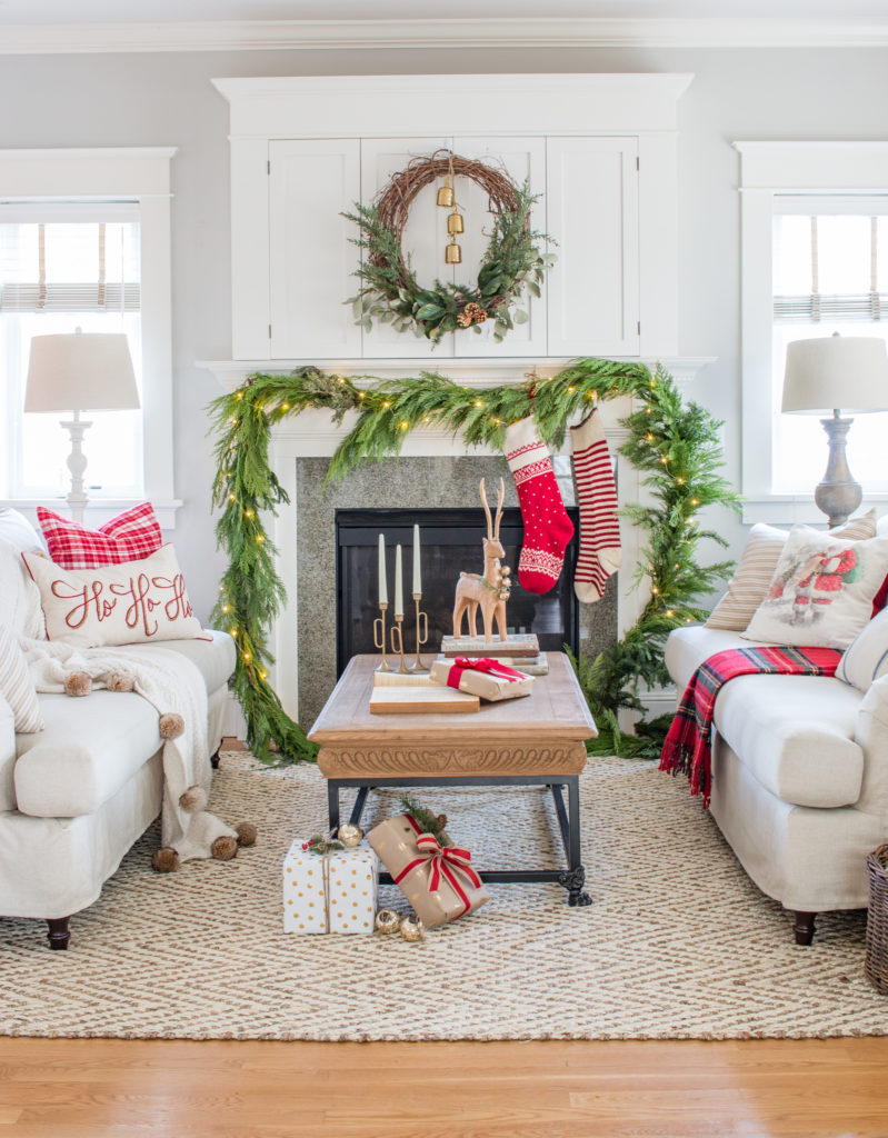 Christmas living room with traditional red and fresh greens 2 - Saw ...